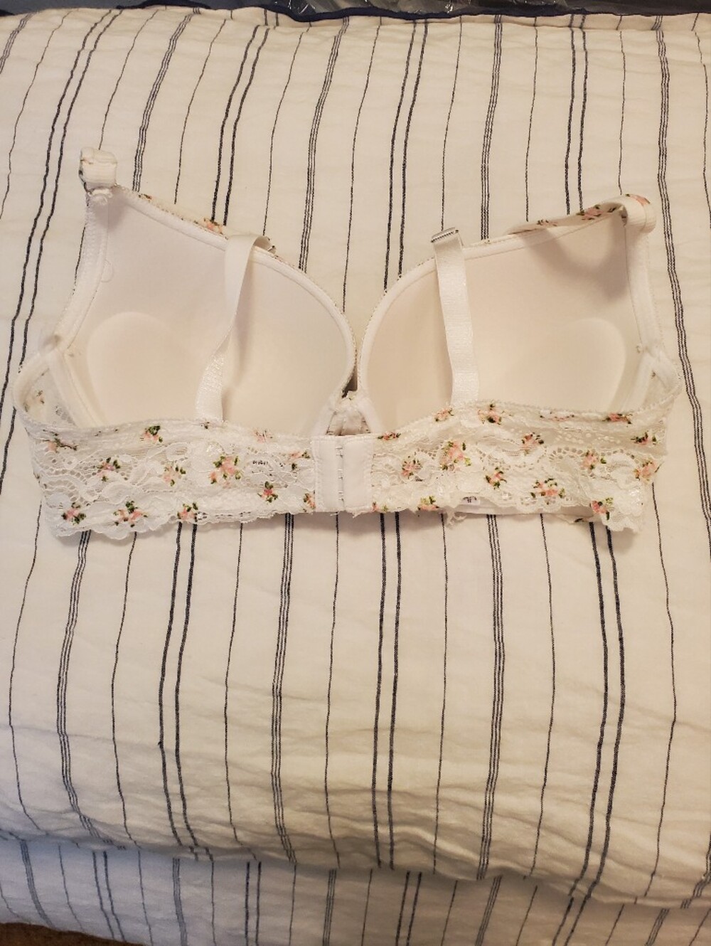 Censored White Floral Lace Trim Push-Up Bra, 38D - Picture 3 of 5
